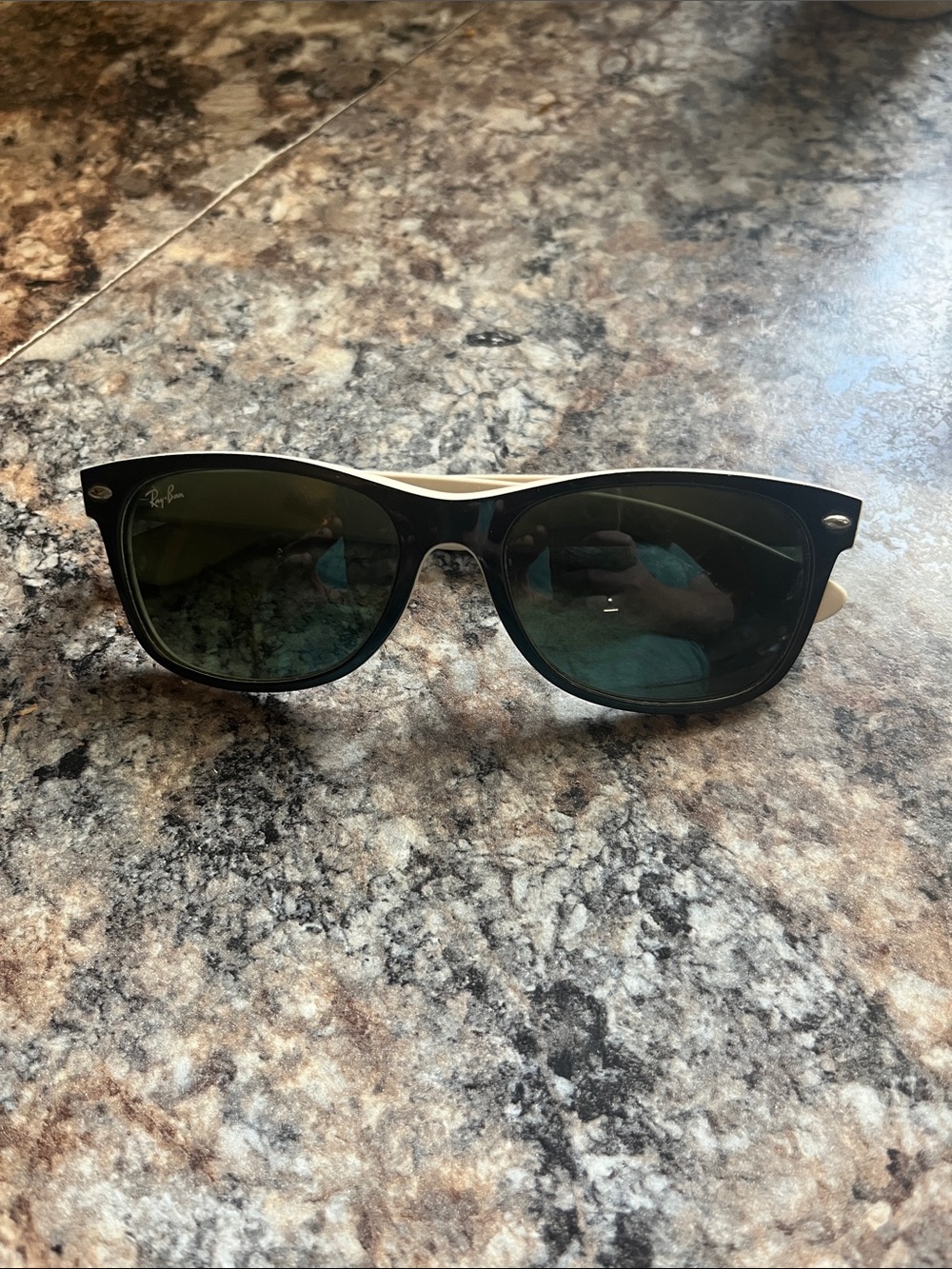 Ray-Ban Black Frame Green Lens Wayfarer Sunglasses